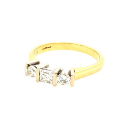 Pre Owned 18ct Diamond Trilogy Ring ZR752